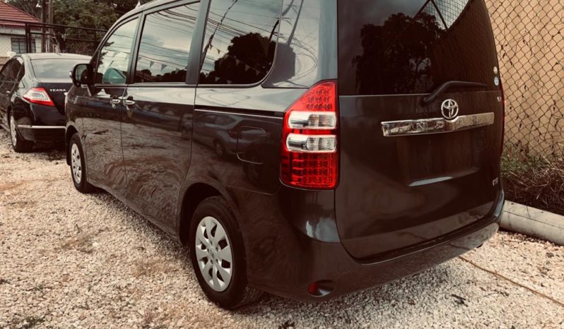 Toyota Noah 2012 full