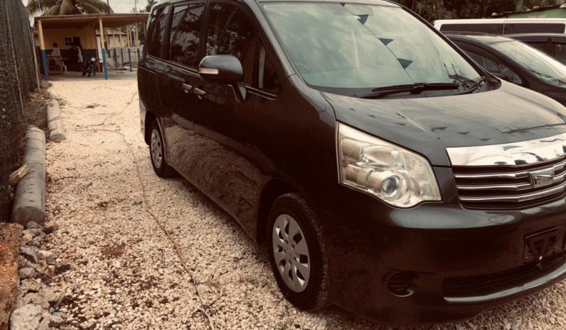 Toyota Noah 2012 full