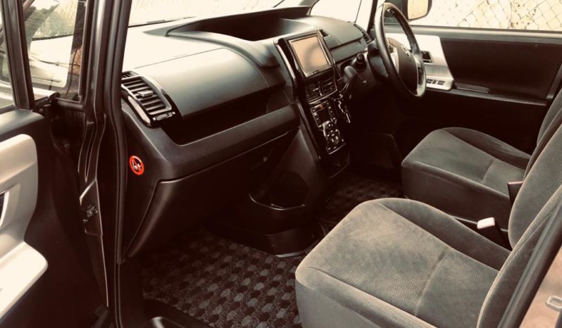 Toyota Noah 2012 full